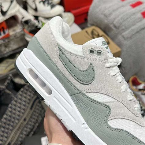 Womens Green Air Max Air Max 1 (4) 